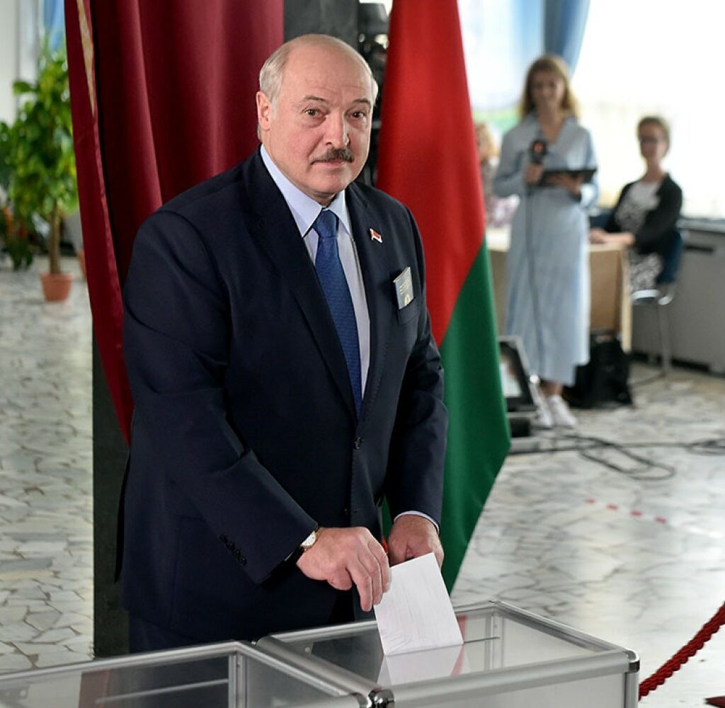Lukaşenko səsvermədə iştirak etdi