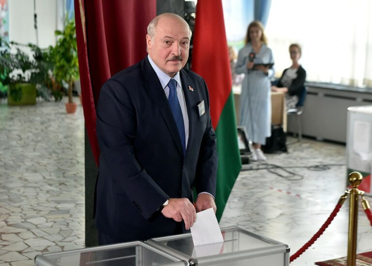 Lukaşenko səsvermədə iştirak etdi